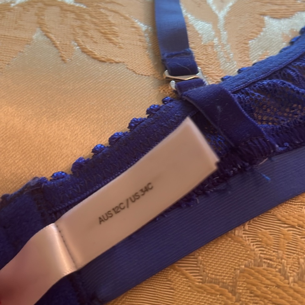 Halter bra - Picture 7 of 7